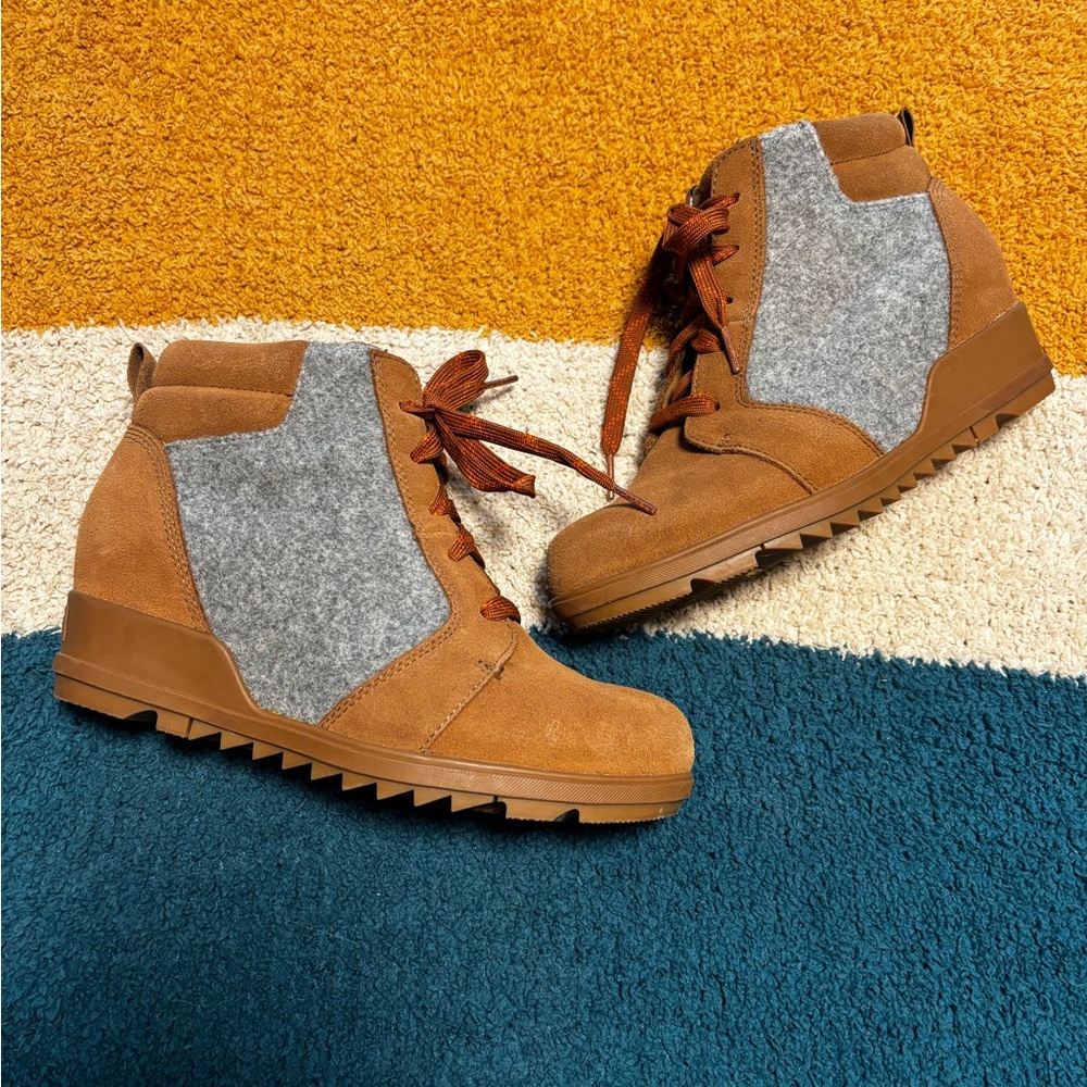 Sorel wedge boots tan grey size 8